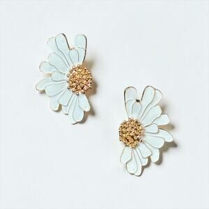 Elegant Vintage Flower Ear Studs